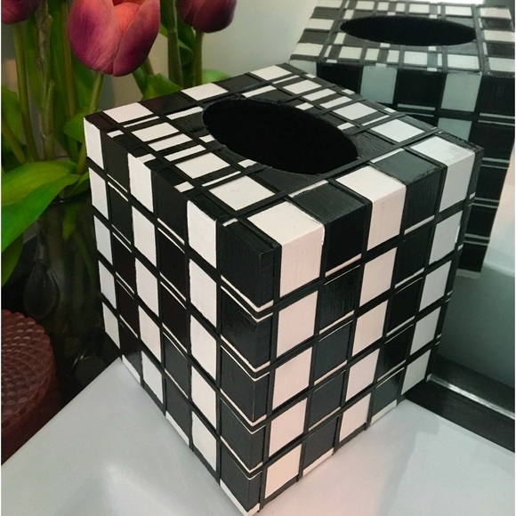 HANDMADE CHECKERBOARD THEMED TISSUE BOX - Picture 5 of 8